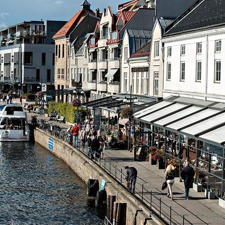 Moderne Leilighet Midt I Sentrum Av 腓特烈斯塔 外观 照片