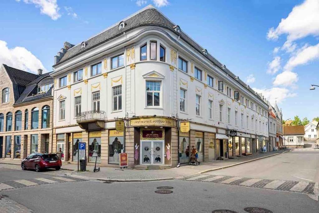 Moderne Leilighet Midt I Sentrum Av 腓特烈斯塔 外观 照片